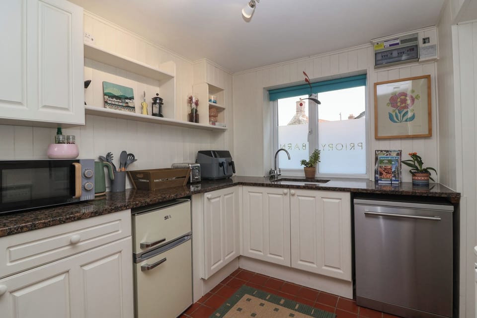 Fridge, microwave, dishwasher, toaster