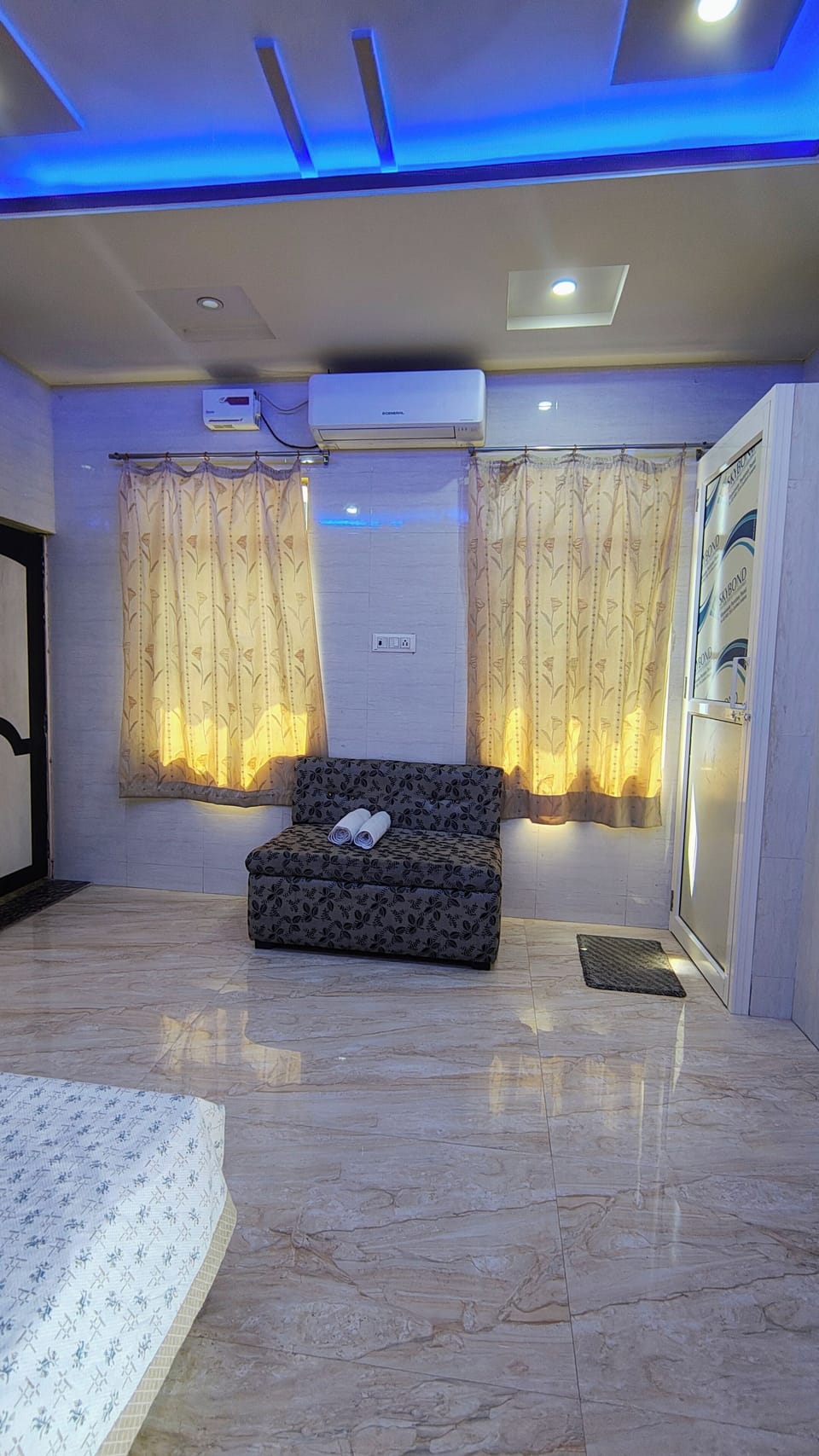 Double Room, Balcony | Free WiFi