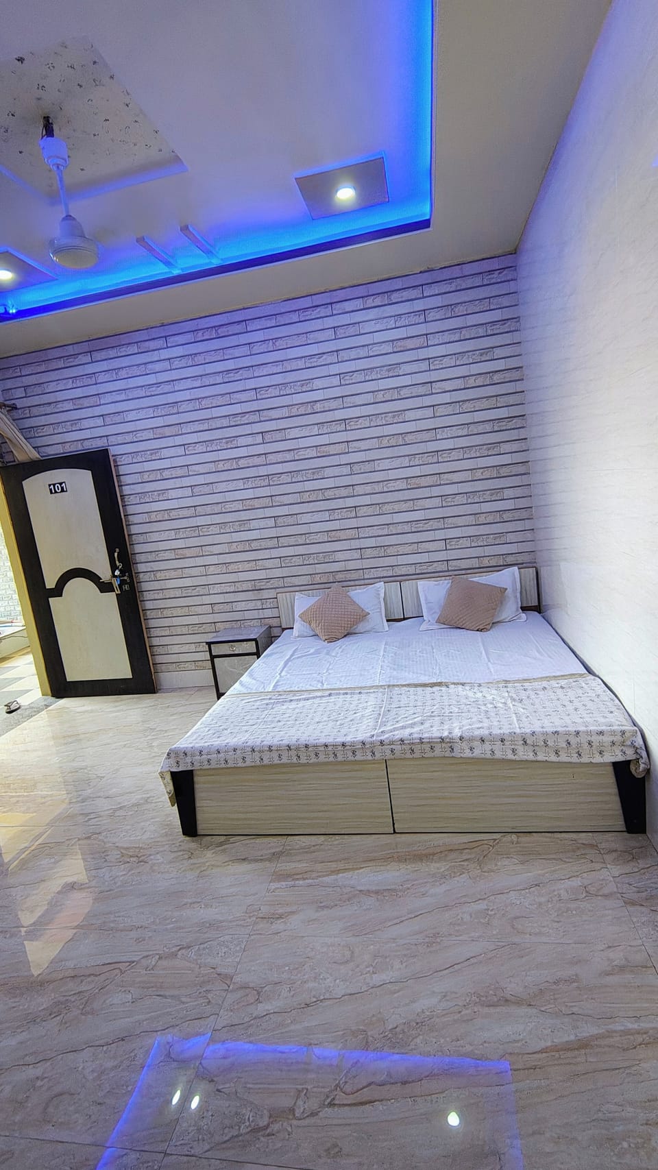 Double Room, Balcony | Free WiFi