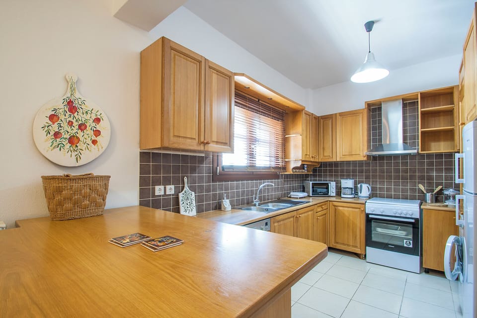 Standard Apartment | Private kitchen | Full-size fridge, microwave, oven, stovetop