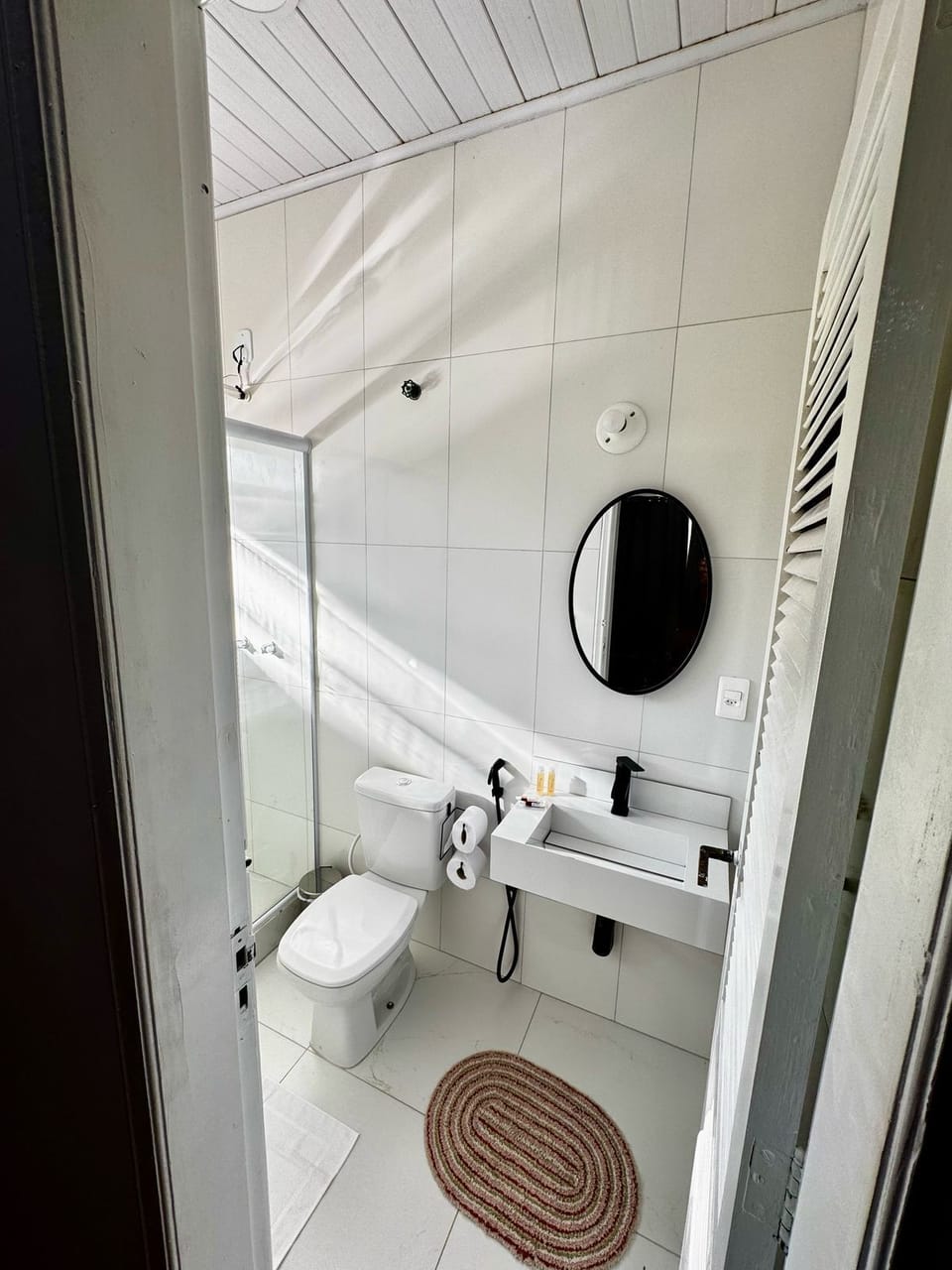 Superior Triple Room | Bathroom | Shower, free toiletries, towels, soap
