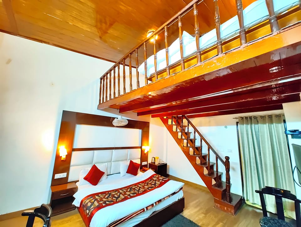 Deluxe Quadruple Room | Hypo-allergenic bedding, desk, soundproofing, free WiFi