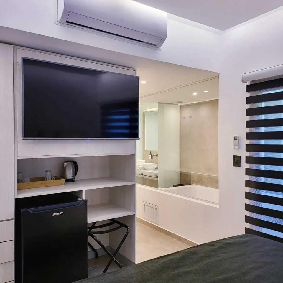 Deluxe Double Room | Premium bedding, in-room safe, desk, laptop workspace