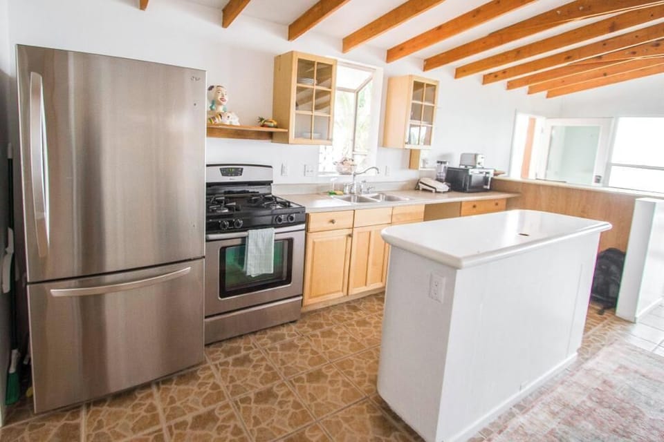 Family House, Ocean View | Private kitchen