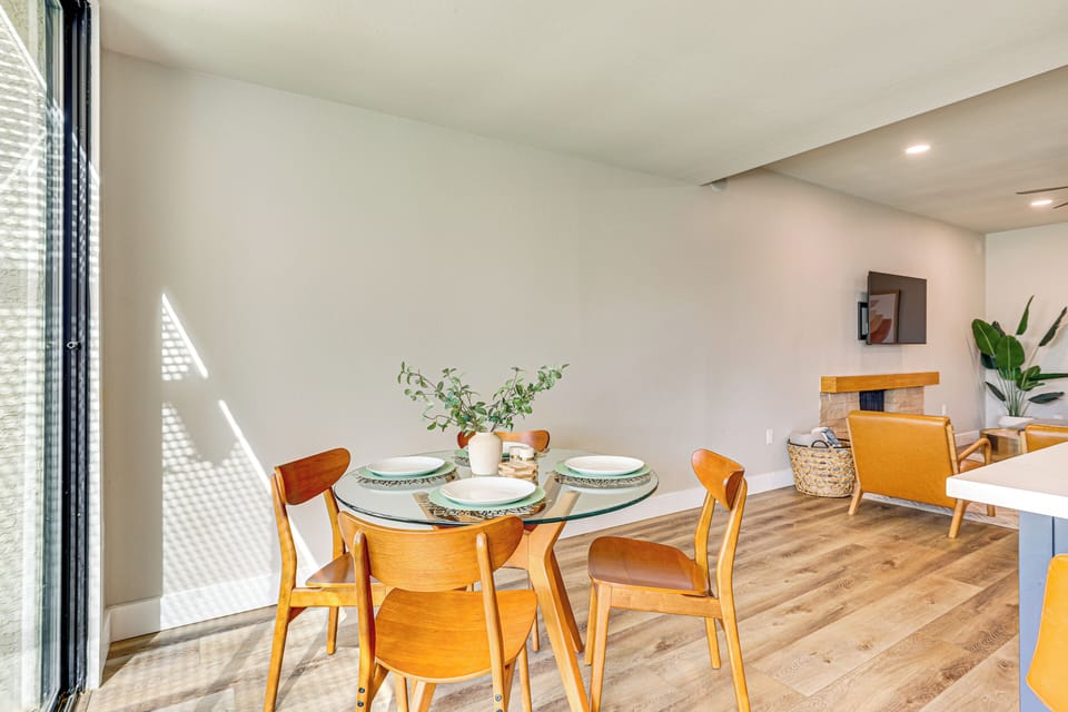 Dining Area | Dishware & Flatware