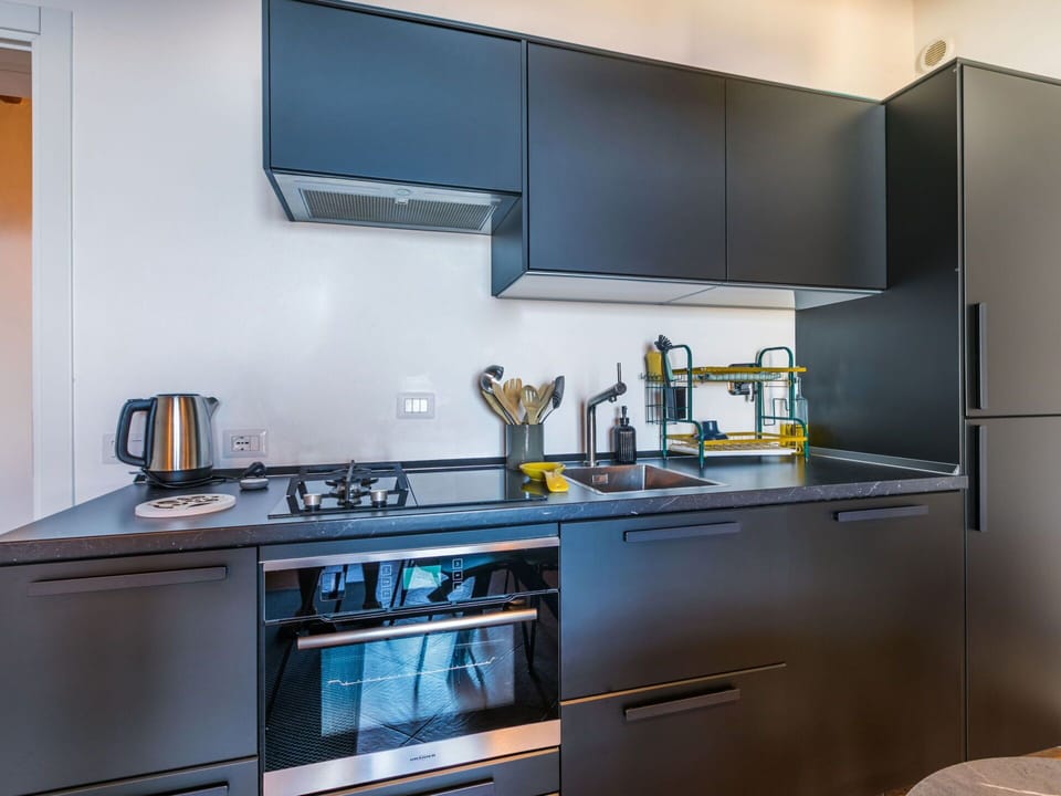 Kitchen, Kitchen Appliance, Countertop, Cabinetry, Major Appliance, Interior Design, Kitchen Sink, Home Appliance, Kitchen Stove, Sink