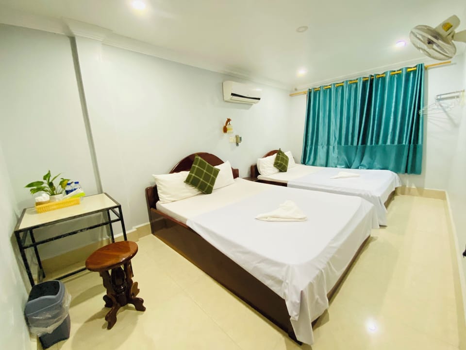 Basic Double Room | Down comforters, desk, free WiFi, bed sheets