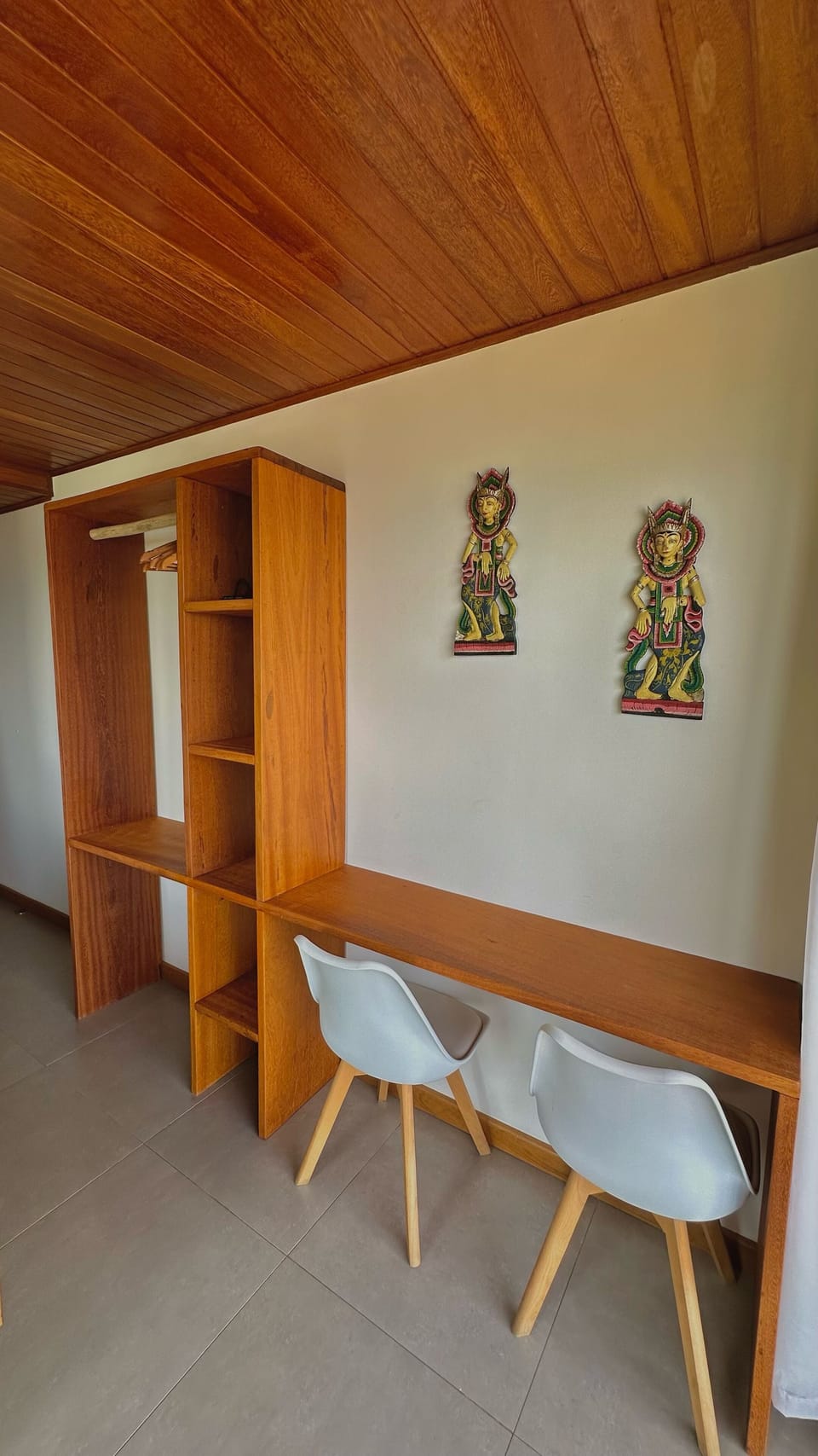 Comfort Suite, Beach View | 1 bedroom, in-room safe, desk, laptop workspace