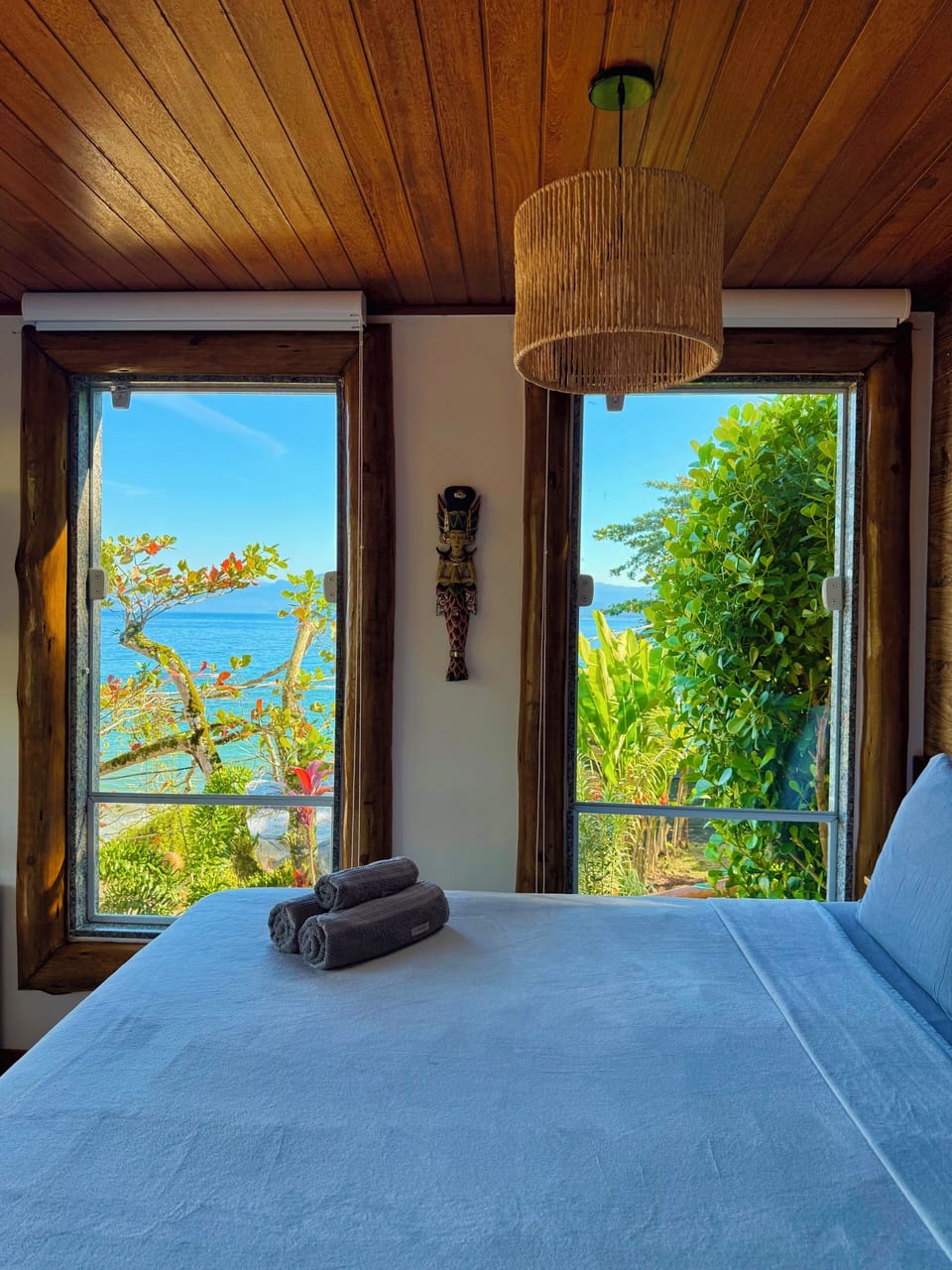 Comfort Suite, Beach View | 1 bedroom, in-room safe, desk, laptop workspace