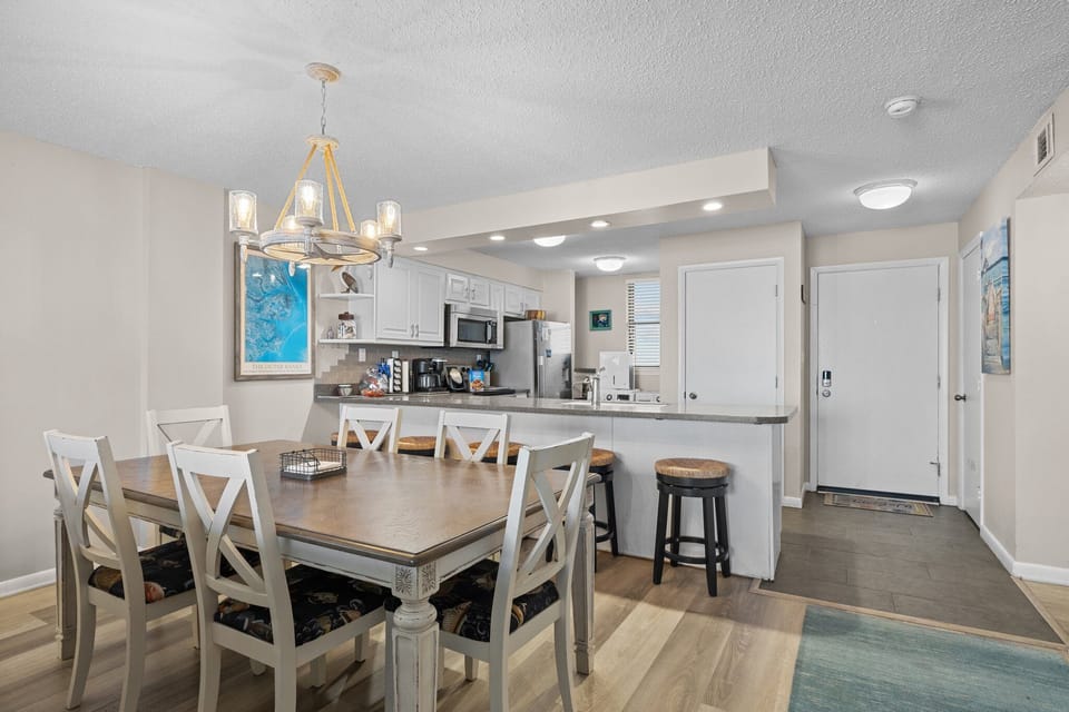 Island and dining seating
