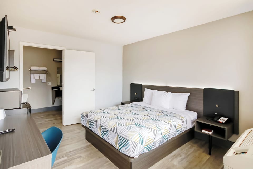 Desk, iron/ironing board, WiFi (free), bed sheets