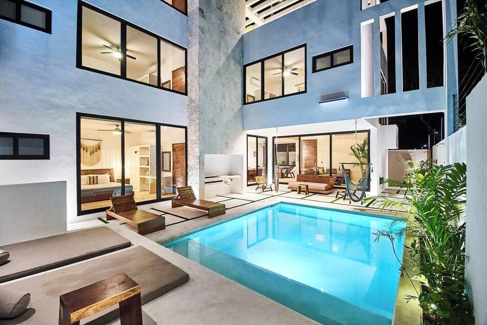 Casa Solesta at night 