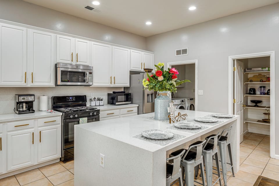 Kitchen | Stove/Oven | Microwave