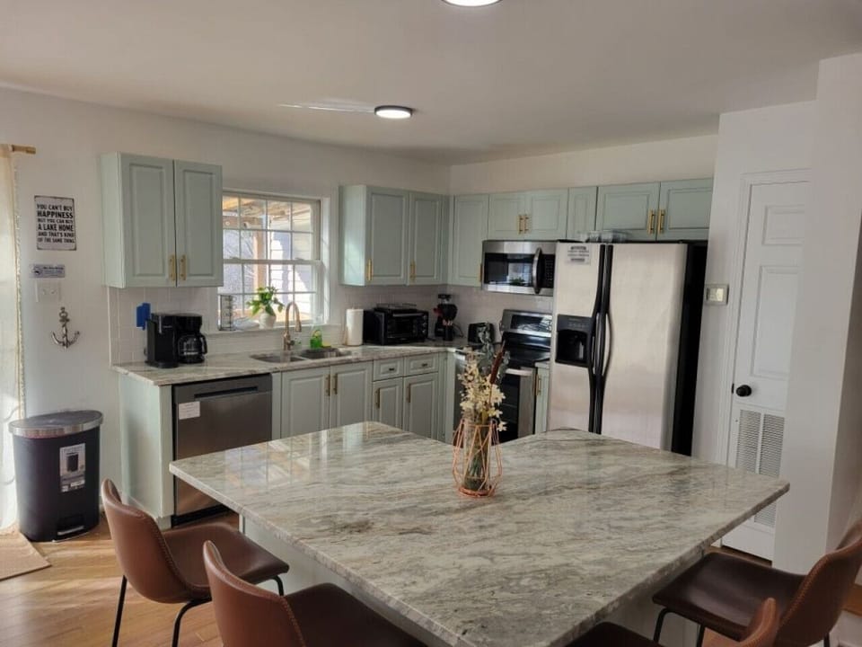 Everything you need is at your fingertips, from a double-basin sink with a picturesque window view of Great Creek to modern appliances like a microwave, Keurig, and a fridge-freezer combo with an ice and water dispenser. Ample cabinet space and a kitchen