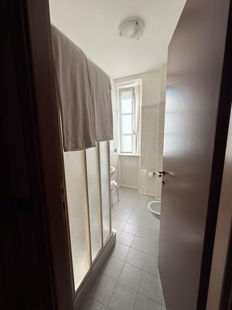 Basic Room | Bathroom