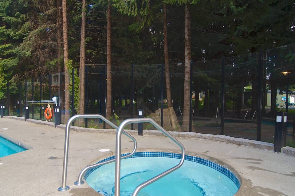 outdoor hot tub