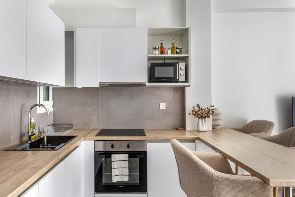 Basic Apartment, 2 Bedrooms, Kitchen, City View | Private kitchen | Full-size fridge, microwave, oven, stovetop