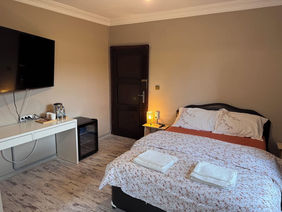 Standard Room, Garden View | Egyptian cotton sheets, premium bedding, minibar, desk