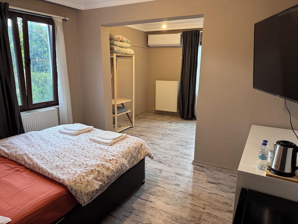 Standard Room, Garden View | Egyptian cotton sheets, premium bedding, minibar, desk