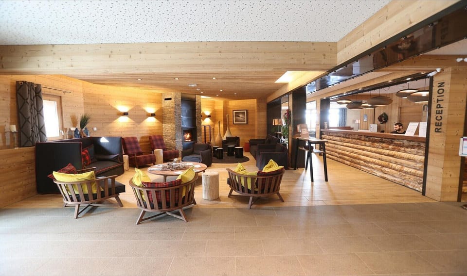 Entrance / Reception