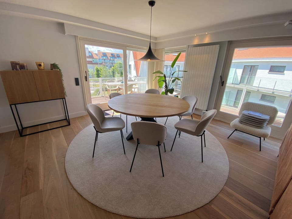 Apartment | Dining