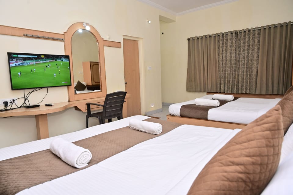 Family Quadruple Room, 2 Queen Beds, Balcony, Garden View | Desk