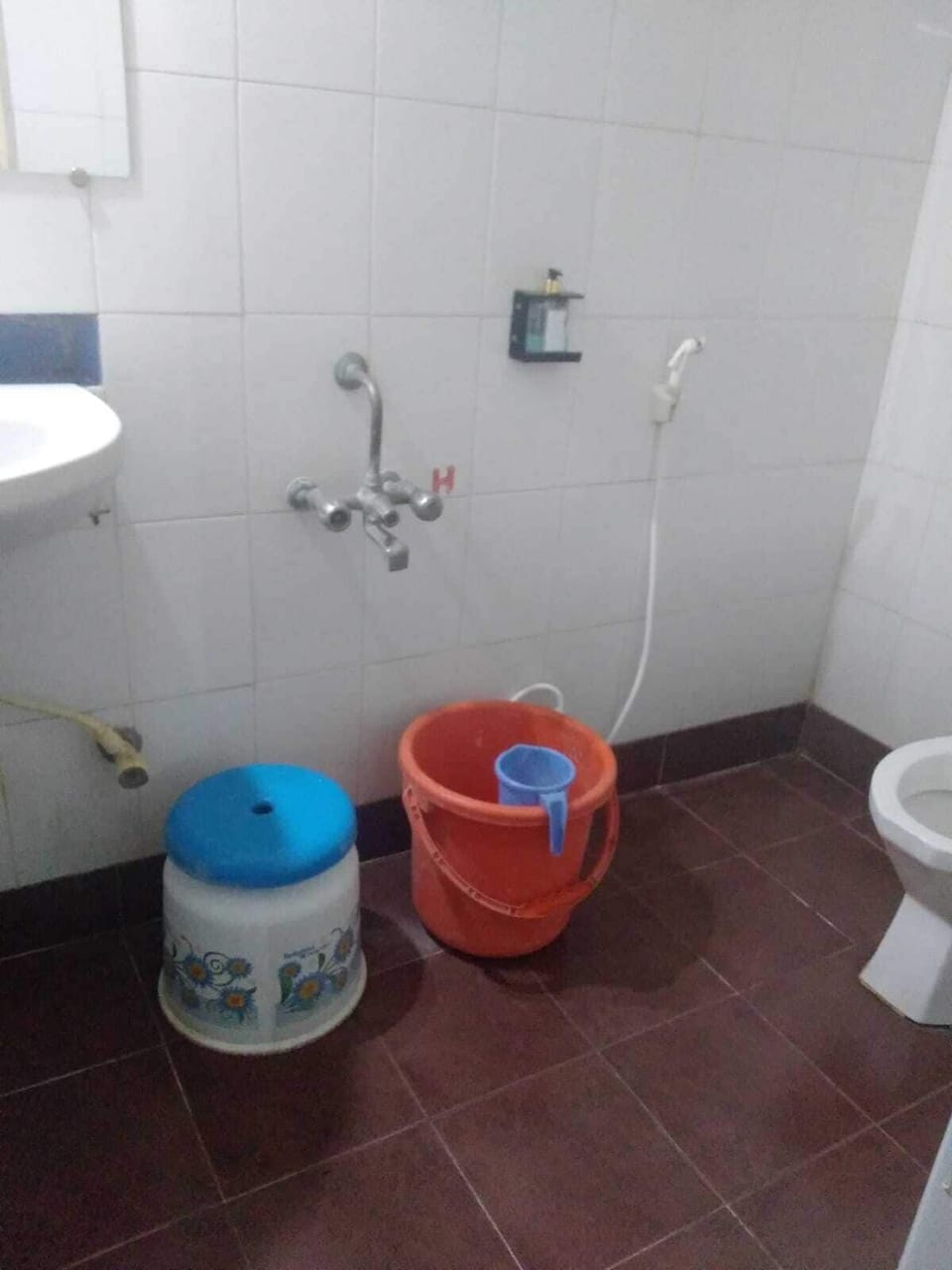 Triple Room, Balcony, Garden View | Bathroom | Shower, towels