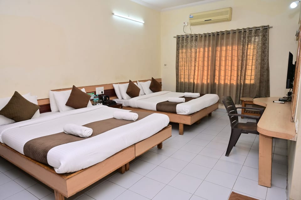 Family Quadruple Room, 2 Queen Beds, Balcony, Garden View | Desk