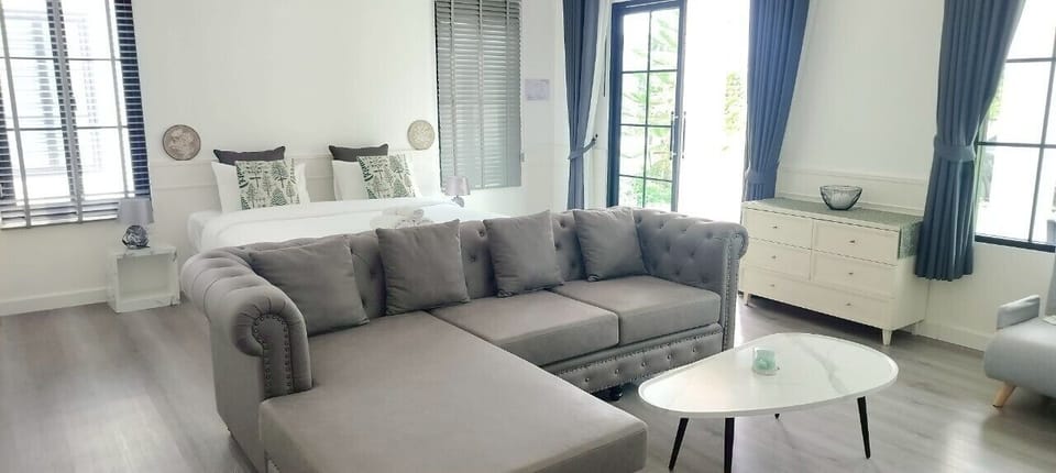 1 Bedroom Villa with Lake View | Soundproofing, iron/ironing board, cribs/infant beds, rollaway beds