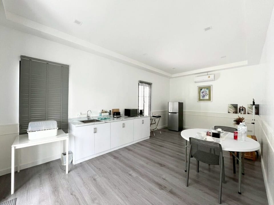 1 Bedroom Villa with Lake View | Private kitchen | Mini-fridge