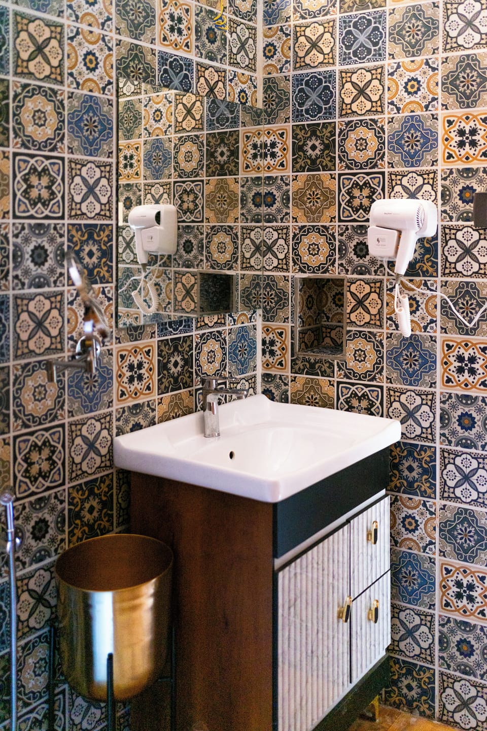 Nirvana Spheres Dome | Bathroom | Shower, free toiletries, hair dryer, slippers