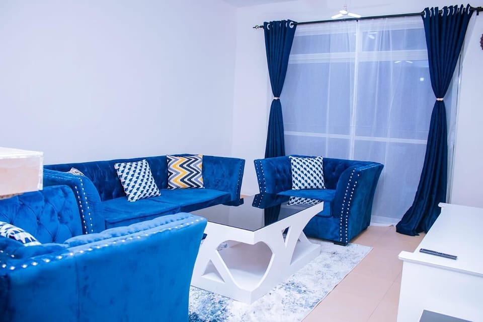 Comfort Apartment, City View | Living area | 32-inch Smart TV with digital channels