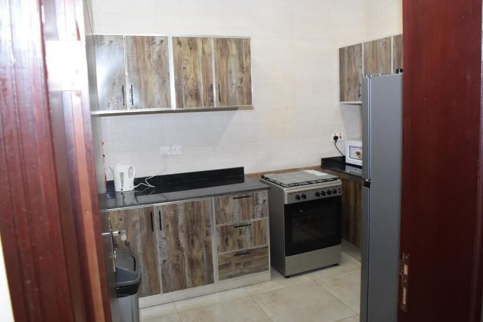 Comfort Apartment, 2 Bedrooms, Housekeeping, City View | Private kitchen | Microwave, oven, stovetop, electric kettle