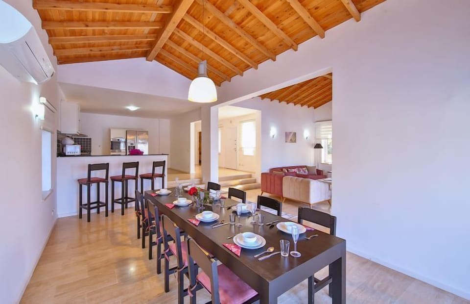 Villa, Sea View | 4 bedrooms, iron/ironing board, free WiFi