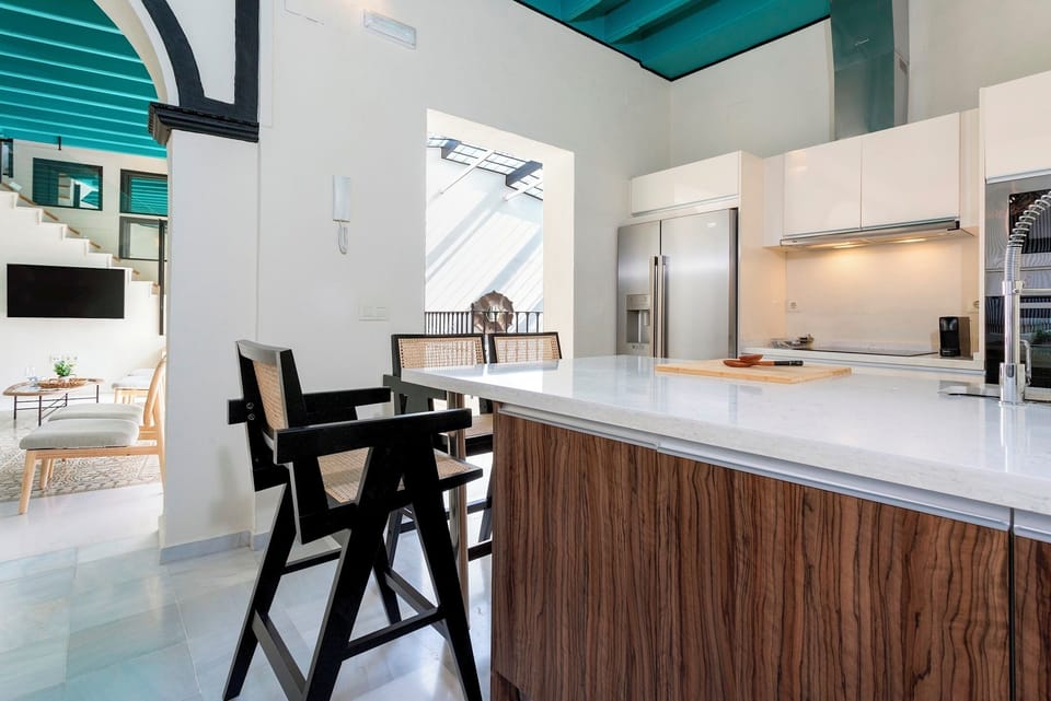 Apartment (6 Bedrooms) | Private kitchen | Microwave, oven, stovetop, dishwasher