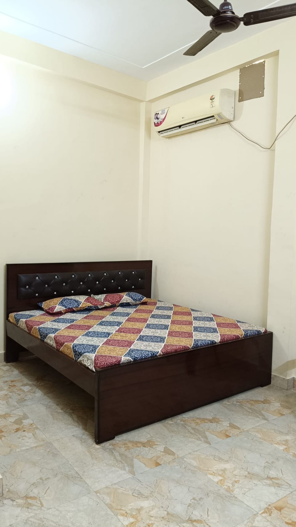 Room, 1 Double Bed, Non Smoking, Private Bathroom | Soundproofing, iron/ironing board, free WiFi