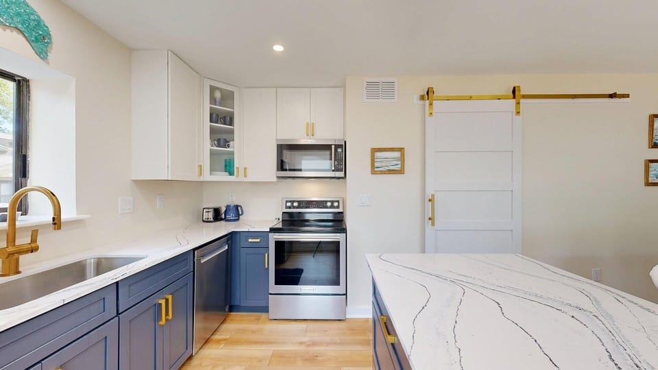 Fully Stocked Kitchen