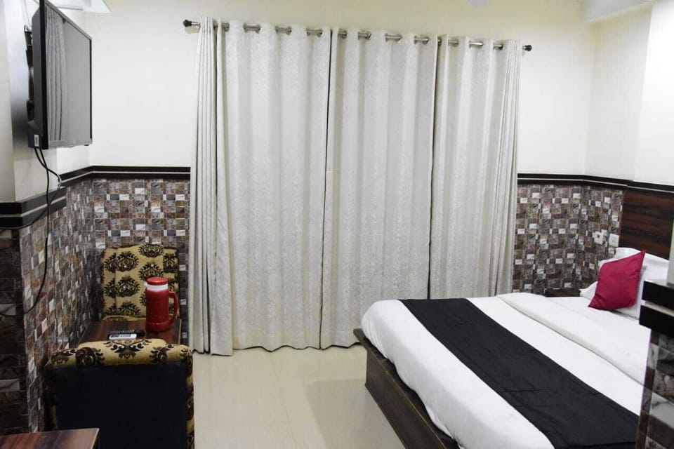 Deluxe Double Bed Room AC | Free WiFi