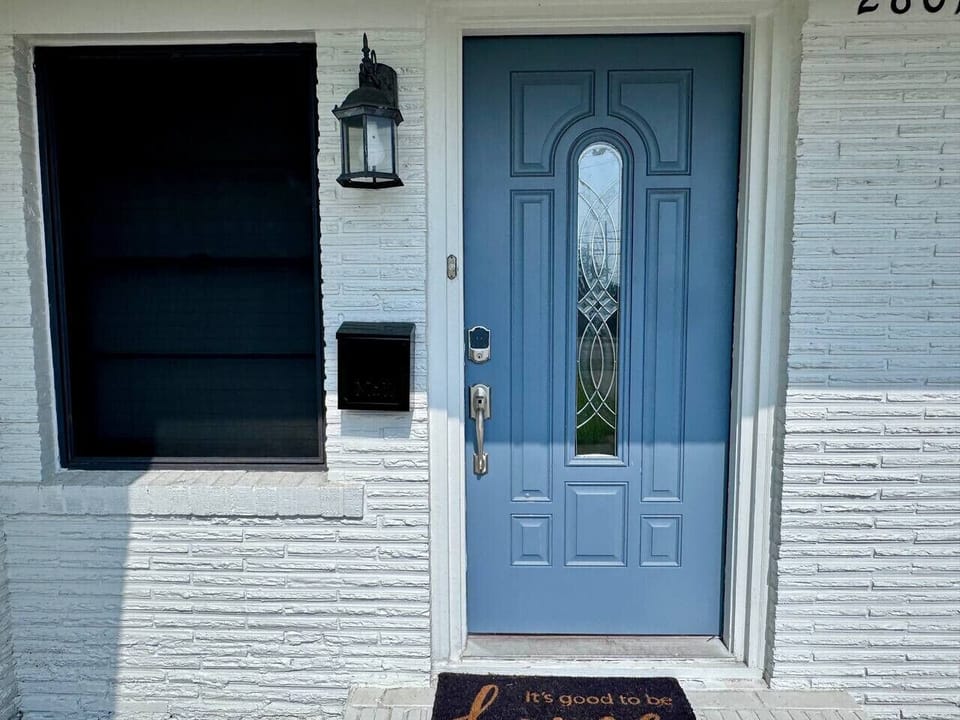 Exterior door with smartlock