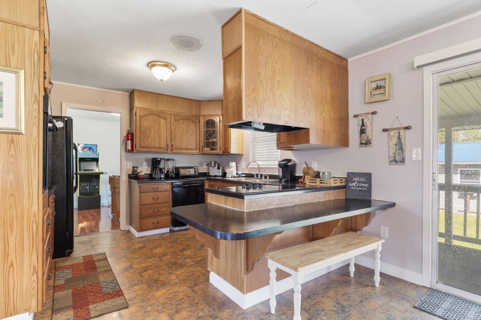 Family House, 3 Bedrooms, Non Smoking, Patio | Private kitchen | Fridge, microwave, oven, stovetop