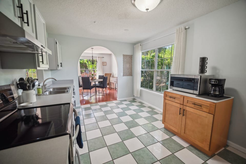 House, 3 Bedrooms | Private kitchen | Coffee/tea maker, fridge, oven, toaster