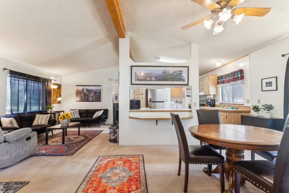 Cabin, 2 Bedrooms | Dining