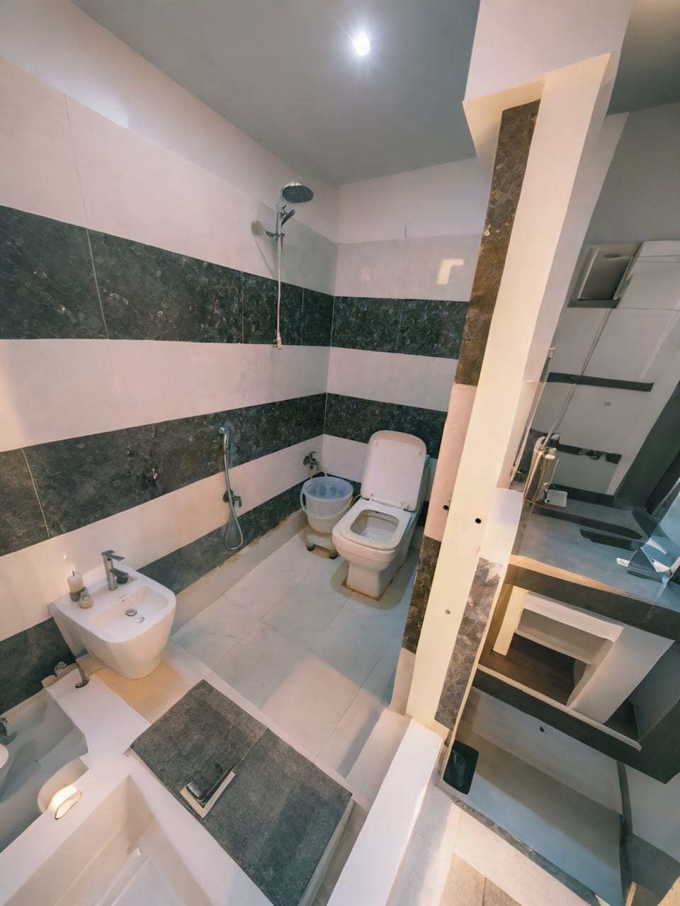 Deluxe Single Room | Bathroom | Shower, slippers, towels, soap