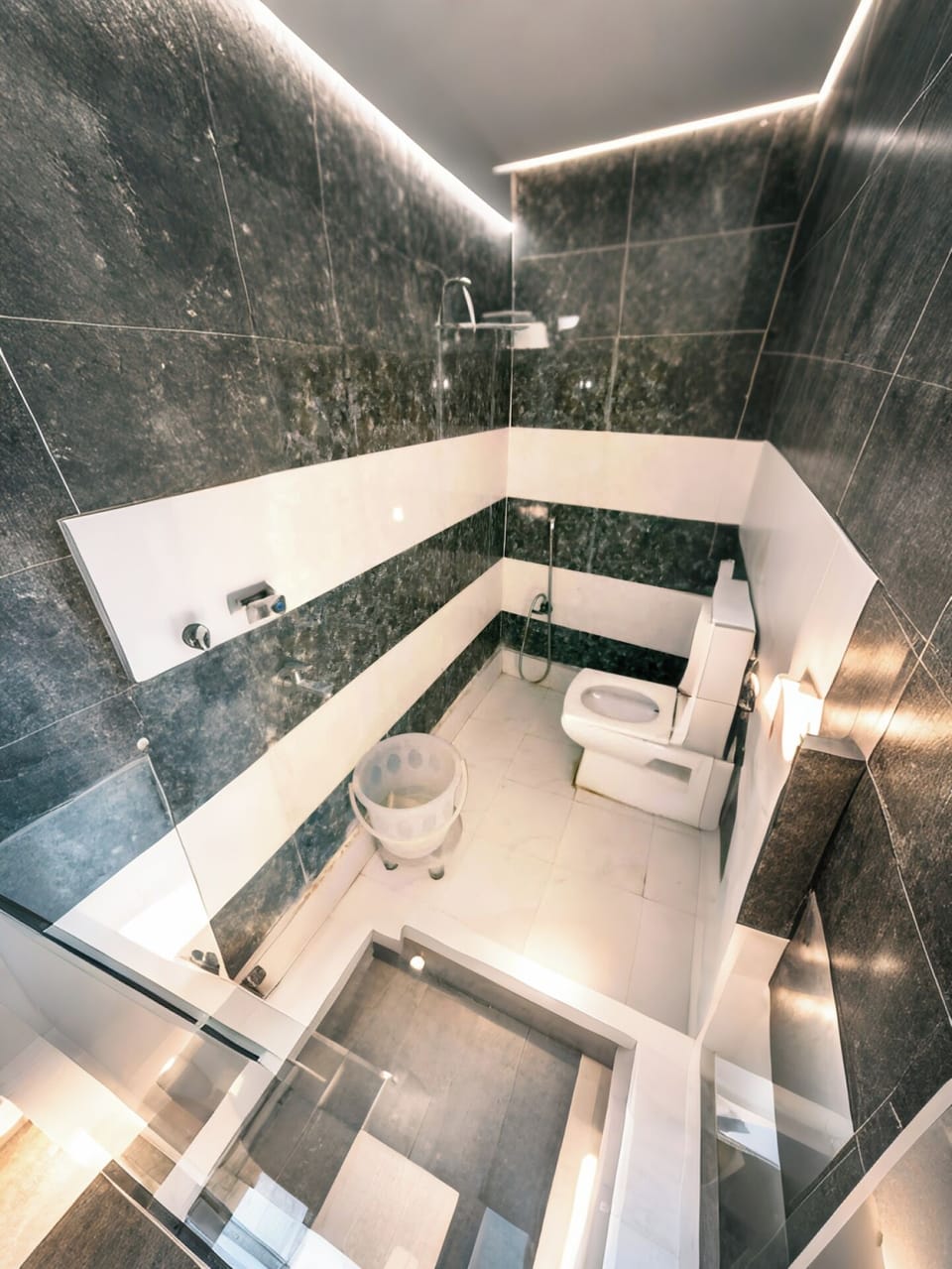 Deluxe Single Room | Bathroom | Shower, slippers, towels, soap