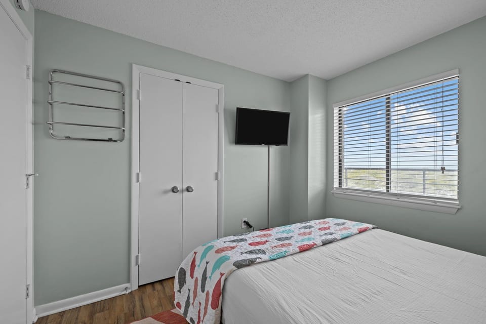 Queen Bedroom