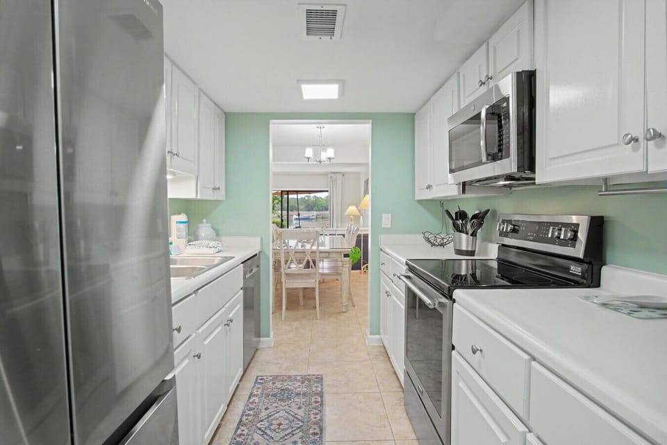 Full Kitchen w/ Stainless Steel Suite - 2025