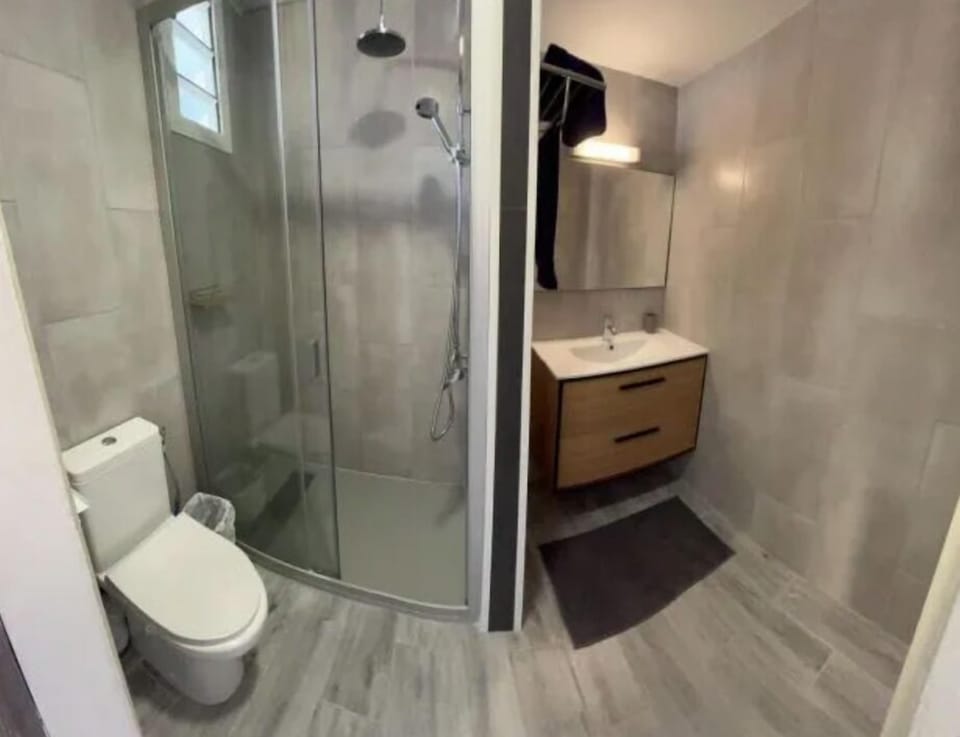 Basic Room, Balcony, Sea View | Bathroom | Hair dryer, towels, soap, shampoo