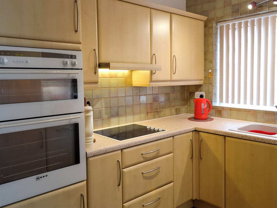 Kitchen | Scarborough Rose Apartment, Scarborough