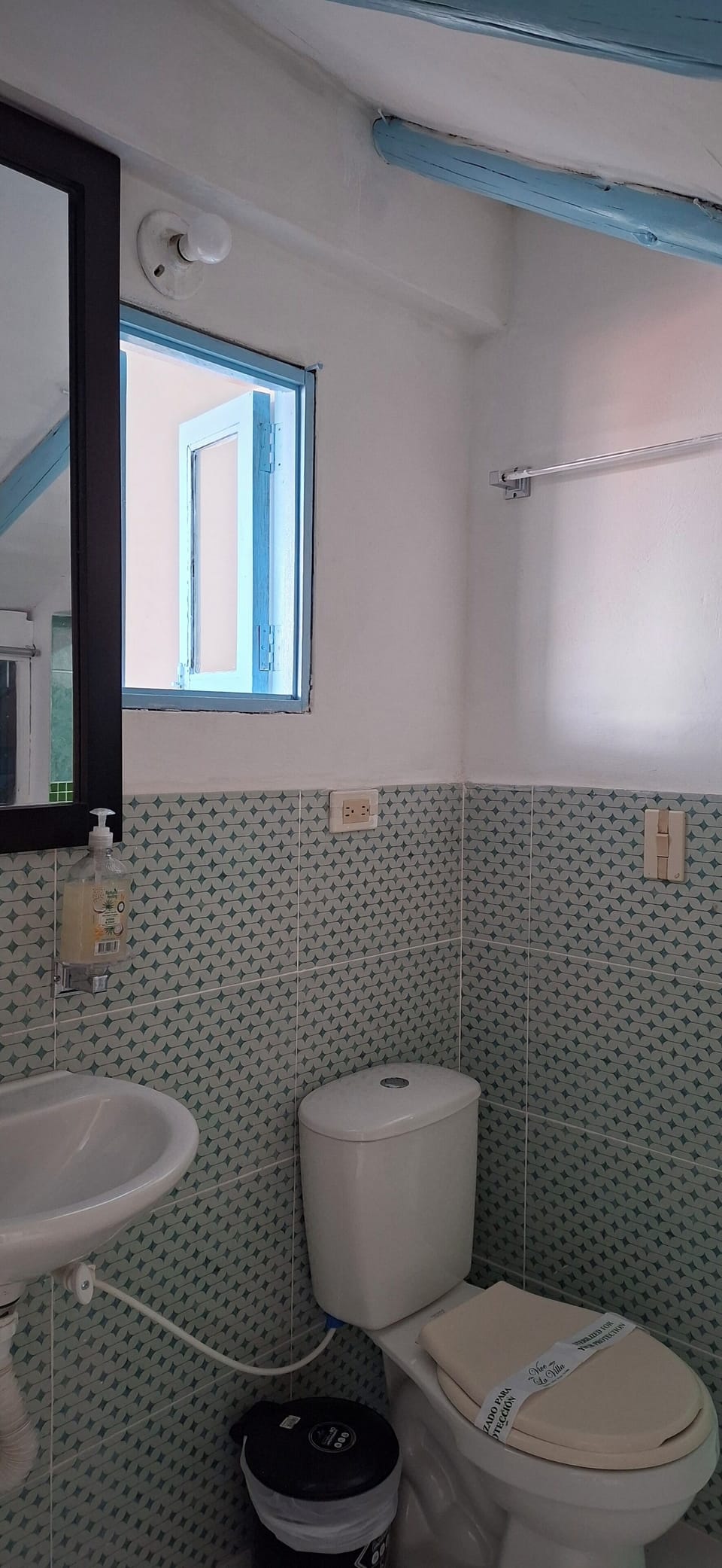 Family Room | Bathroom | Towels, soap, toilet paper