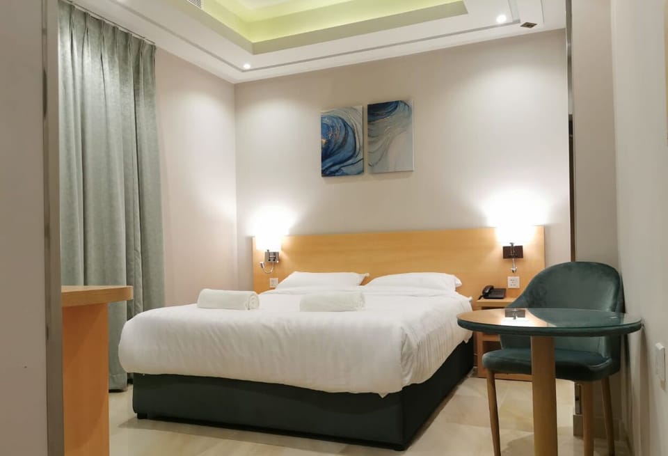 In-room safe, soundproofing, iron/ironing board, free WiFi